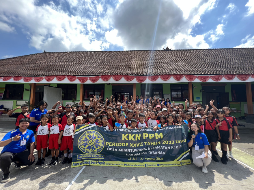 Sosialisasi Rabies Oleh Mahasiswa KKN-PPM Universitas Udayana di SD Negeri 1 Abiantuwung